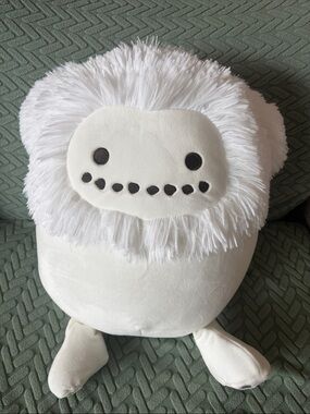 Select Series Limited Edition Benny the Bigfoot 12” Snowman